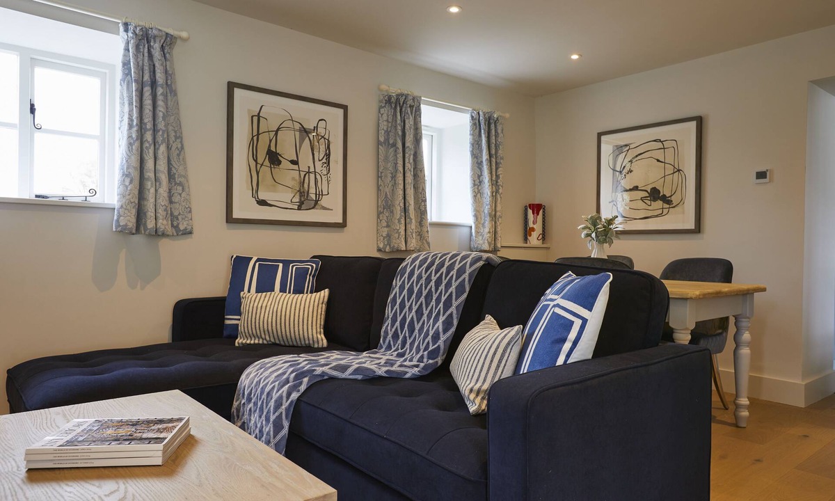 Bibury Cottage | A charming blend of modern comfort and rustic charm, Wisteria is a stylish retreat—perfect for coupl