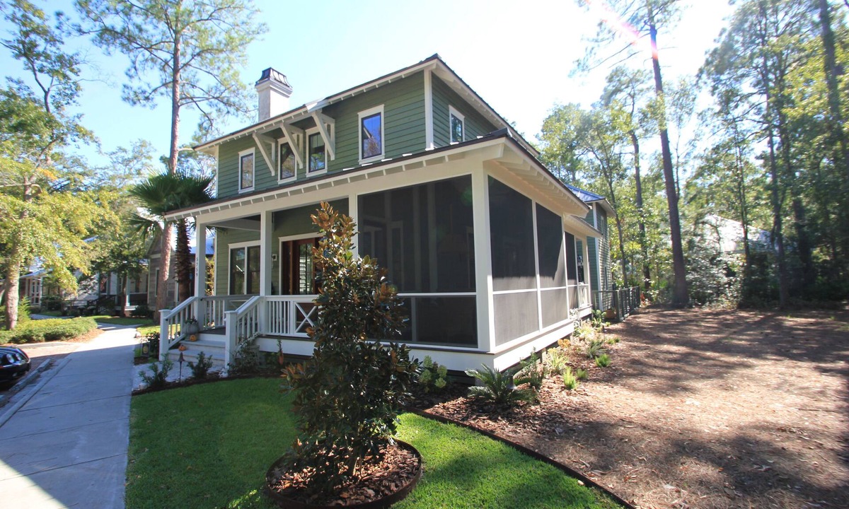 Olde Town House | A Charming Carriage House Apartment in Stock Farm in Old Town Bluffton