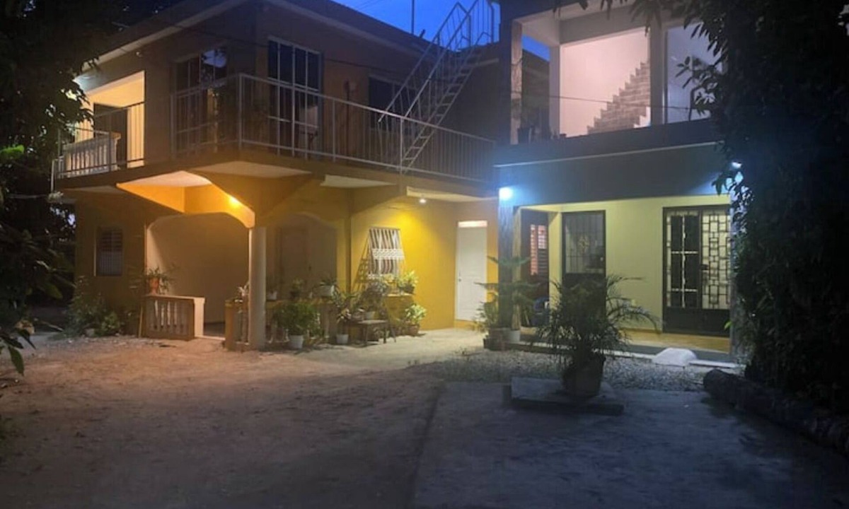 Los Maestros Apartment | A charming place surrounded by trees.