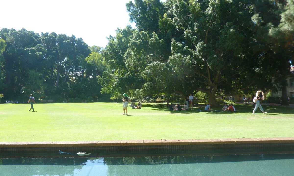 Gold Coast City House | A Classical Relaxation Resort for a family of 4 -6 in Christmas and/or New year