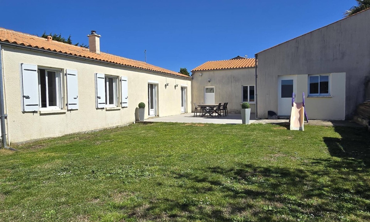 Saint Laurent de la Pree House | A comfortable home with a garden and a terrace
