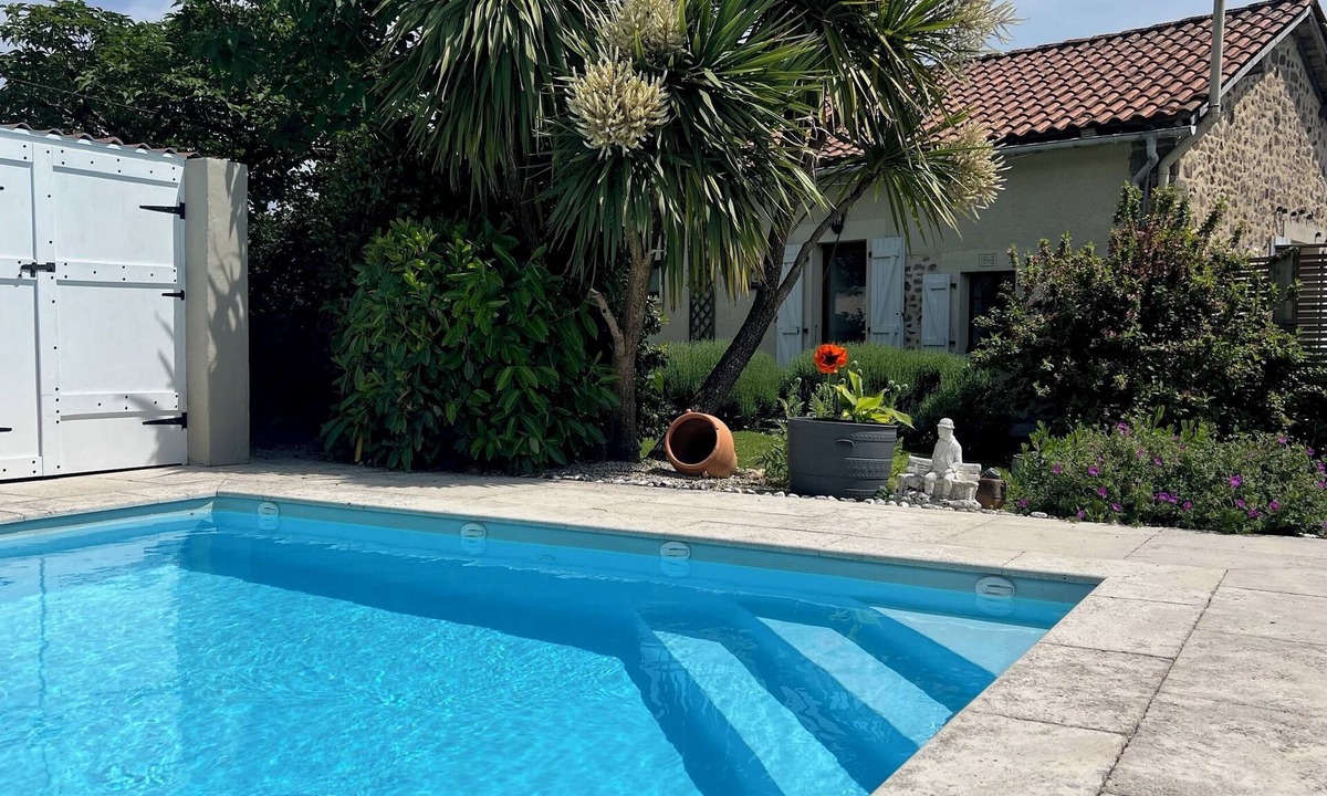 Charente Cottage | A comfortable and quiet gîte with private pool, wellness massages 🌺