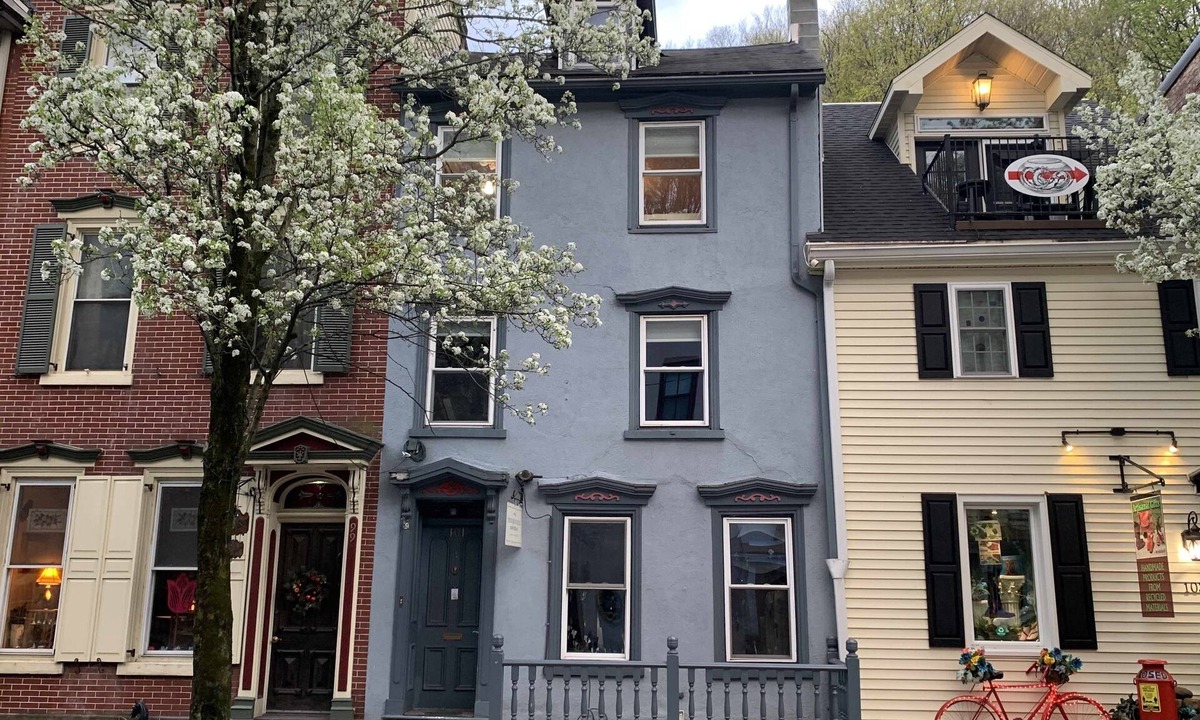 Ashfield House | A Comfortable Home with the Best Location in Downtown Jim Thorpe