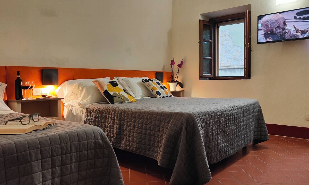 Volterra Hotel | A comfortable standard triple room just a stone's throw from the center of Volterra