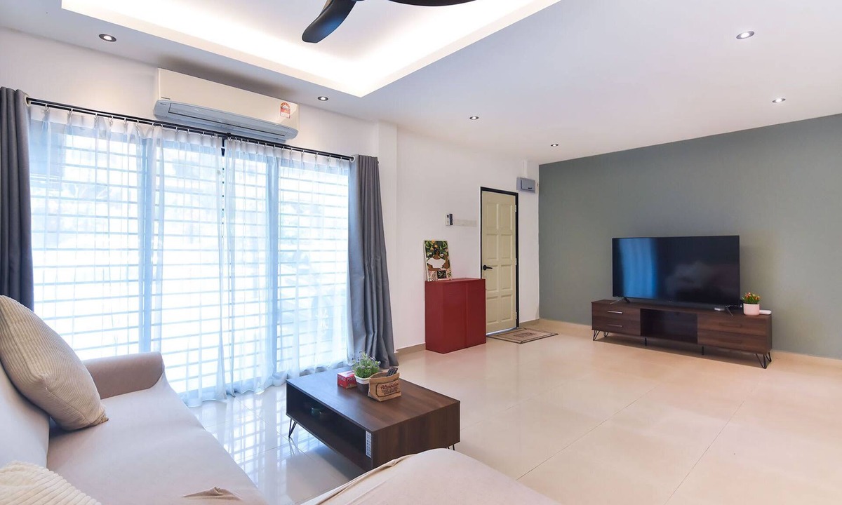 Kuala Lumpur House | A Comfy 3BR Home Near MRT, Sunway Medical Centre