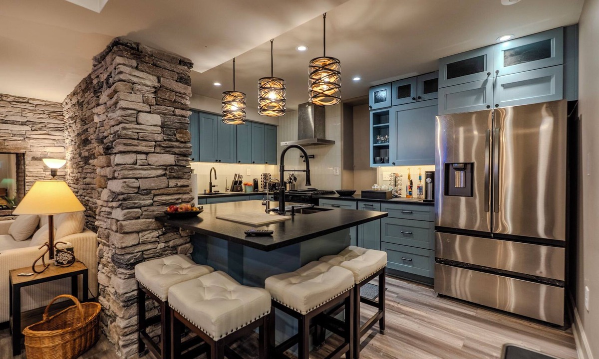 Southwest Raleigh Apartment | A Cozy, 2BR 2.5BA, Concert, Game Day & Business Traveler Hidden Gem—Comfort & Convenience with a Touch of Luxury in Five Points—the Heart of Raleigh