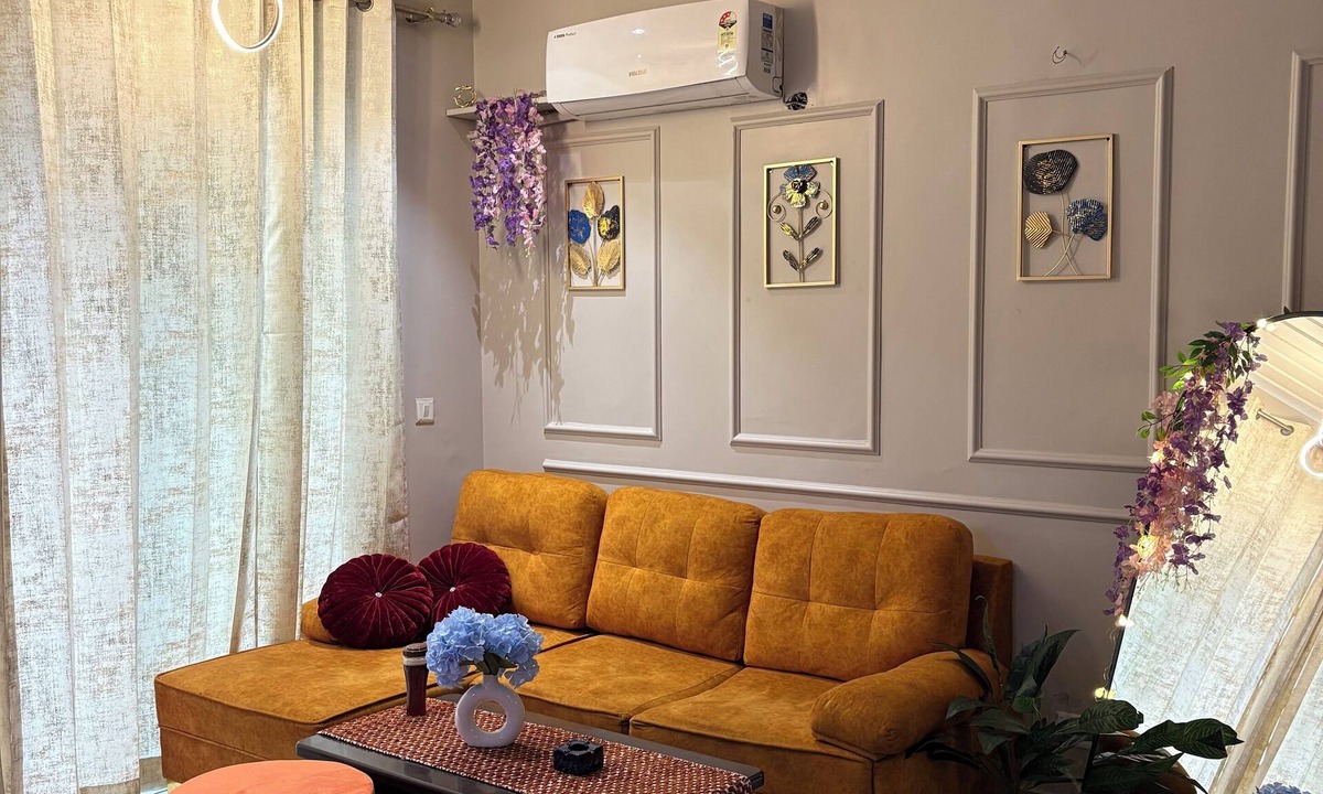 Noida Apartment | A cozy and comfortable 1bhk apartment in Noida near Business Park and Mall
