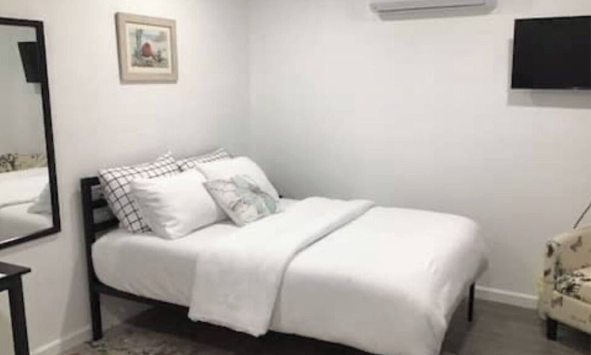 Mesa House | A Cozy One-Person Studio