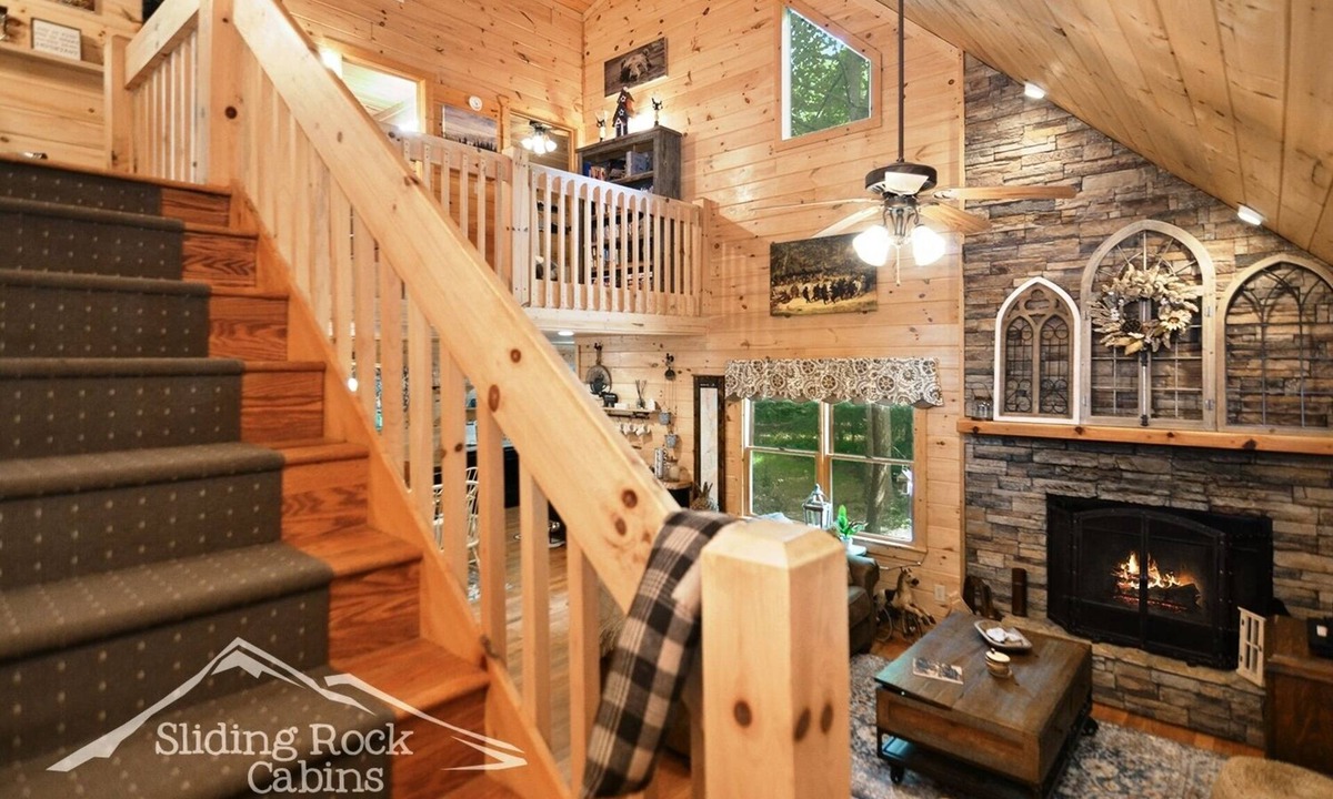 Ridgeline Vistas Cabin | A Creek Runs Thru It, Hot Tub, Creekfront, pet friendly 3/3, fireplc., WIFI