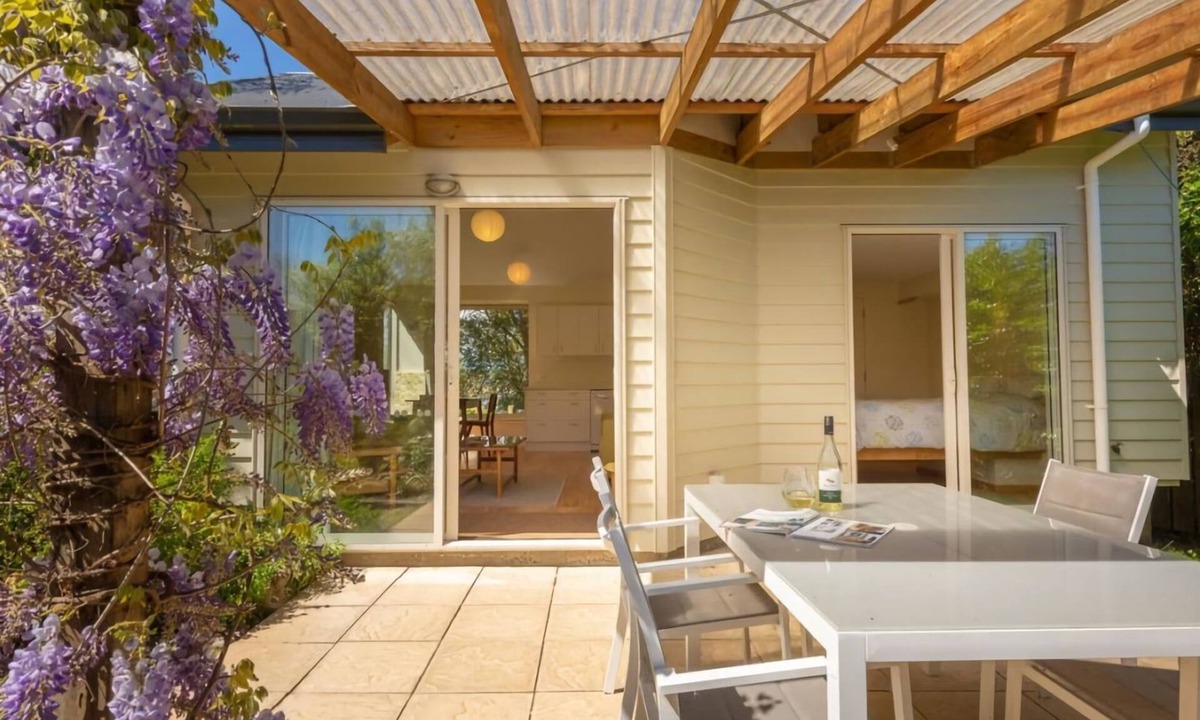 Mapua Cottage | A delightful studio in idyllic Mapua Village, perfect from which to explore the Tasman region