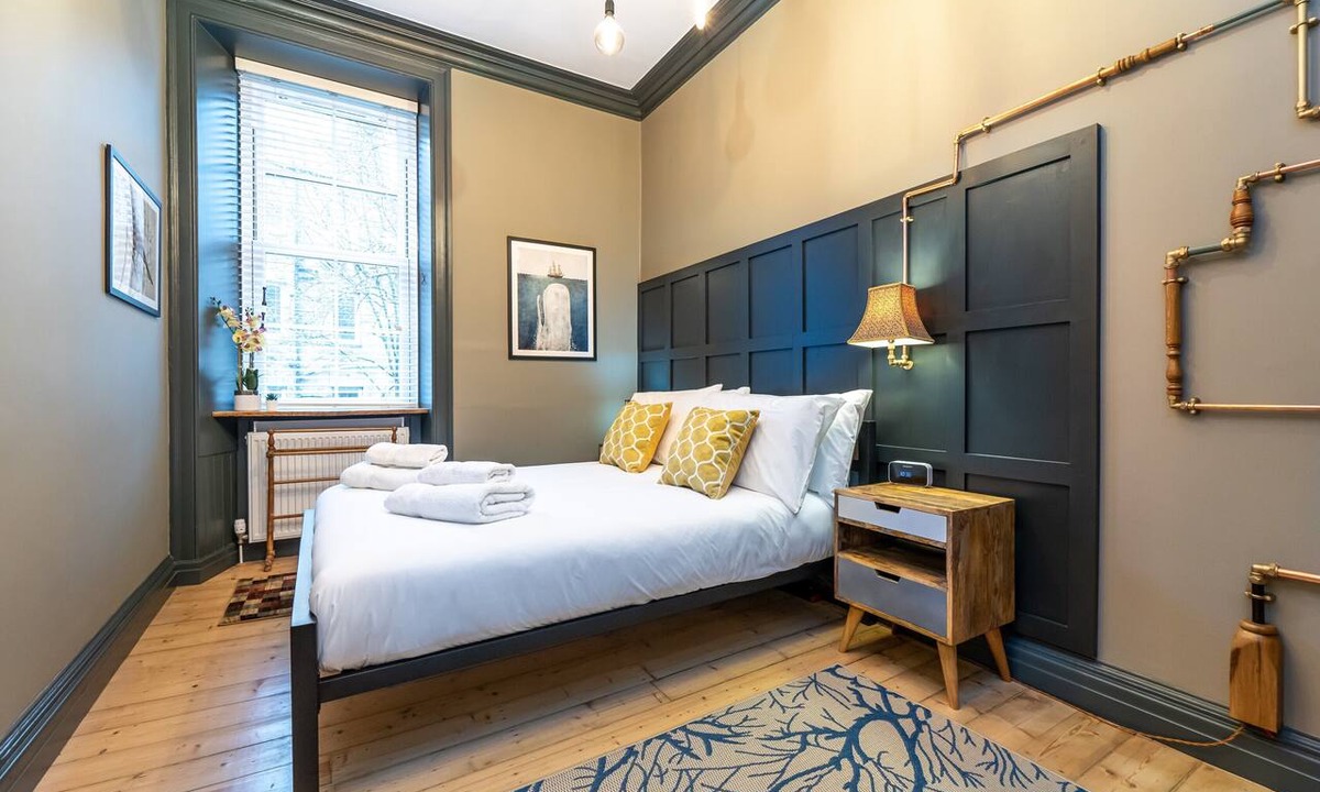 Gifford Apartment | A fabulously designed one-bed apartment in a superb location. Sleeps 2.