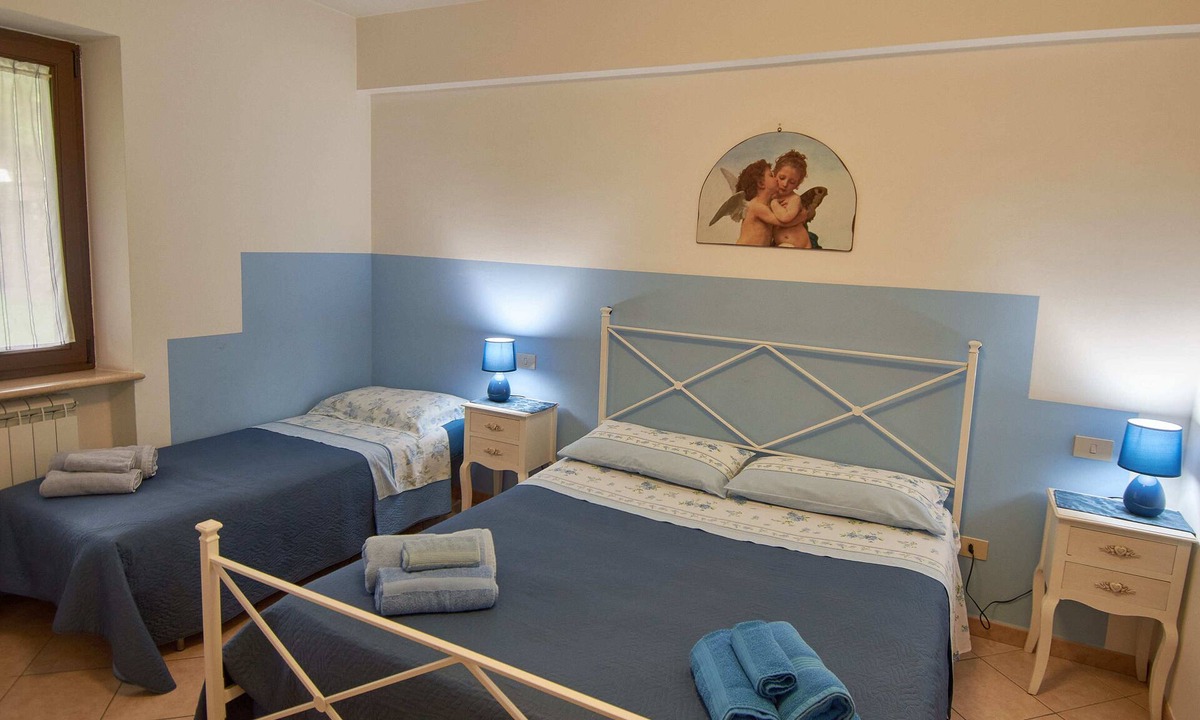 Rivotorto Apartment | A few minutes from Assisi, apartment for 2 or 3 people with outdoor pool