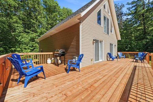 Tiny House | A Frame cottage 1 min from Beach BBQ and Firepit