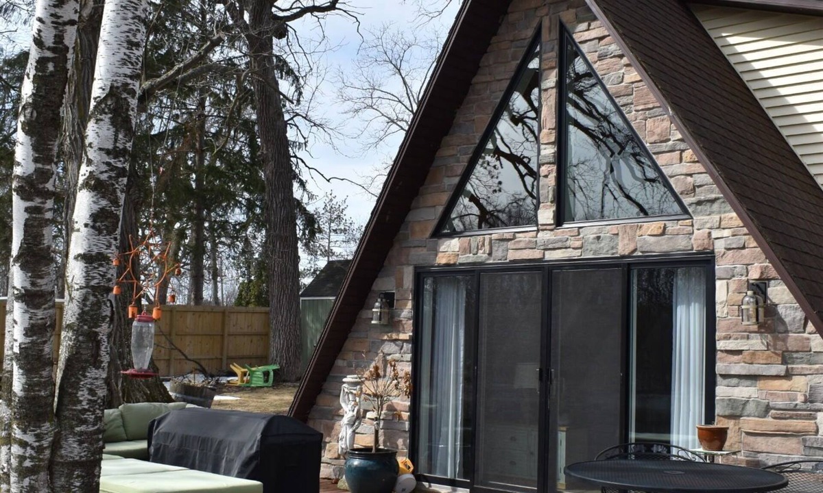Johnson Creek Cottage | A-Frame Escape: Riverfront, Fire Pit, Kayaks!