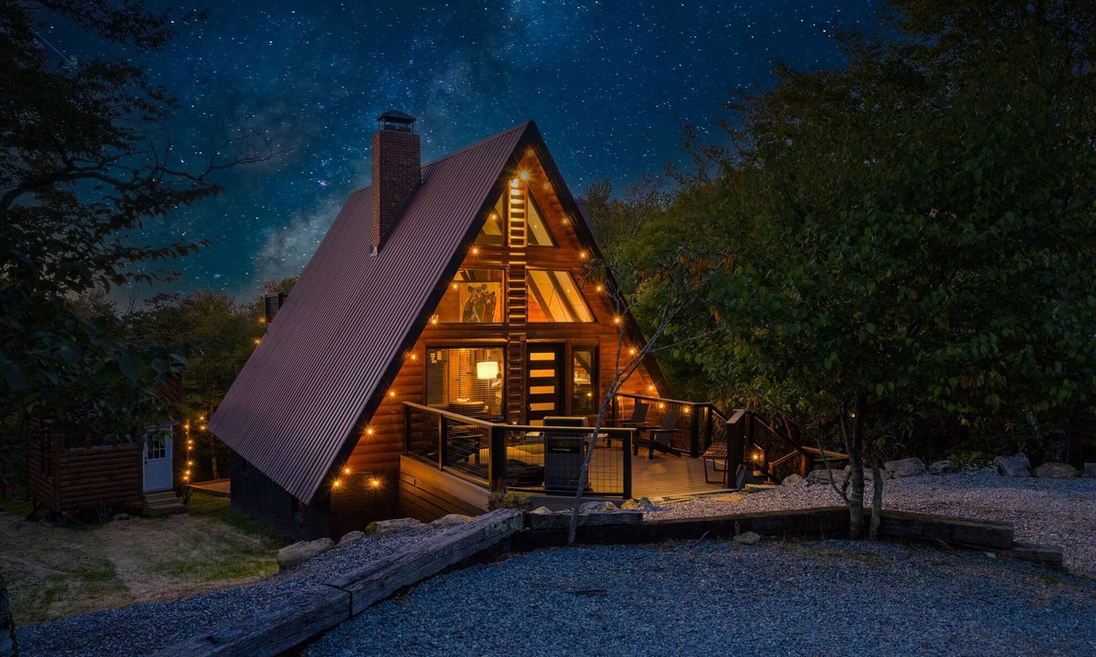 Beech Mountain Cabin | A-Frame Ski-In/Out Hot Tub Game Room, Walk to Town