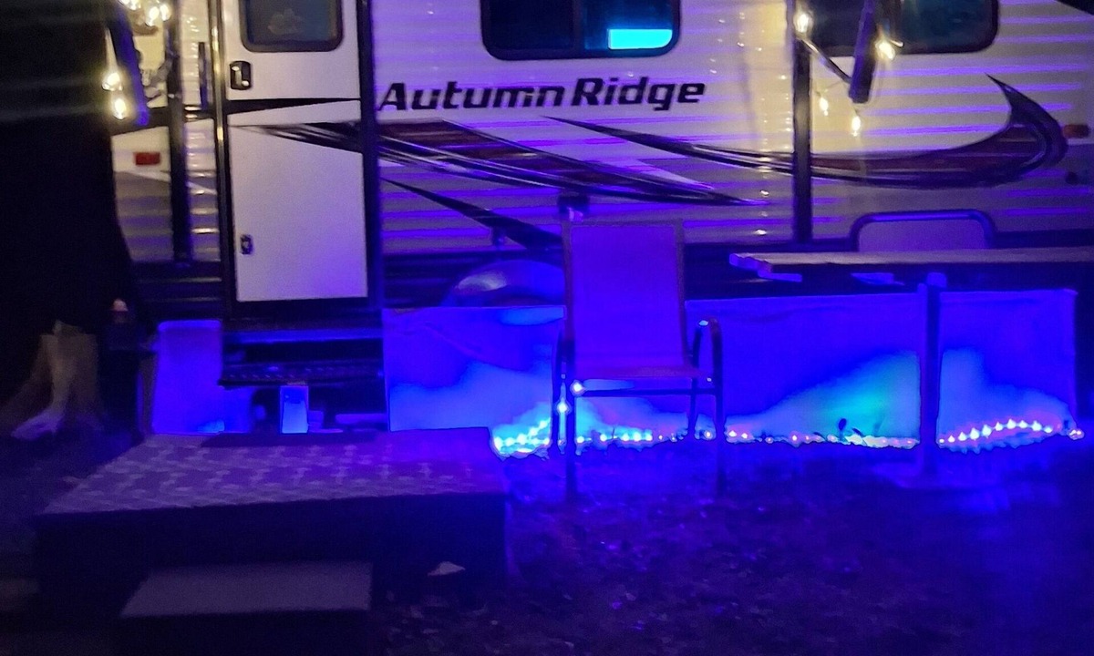 Lancaster RV Rental | A full glamping experience that lets you escape & enjoy the serenity of nature.