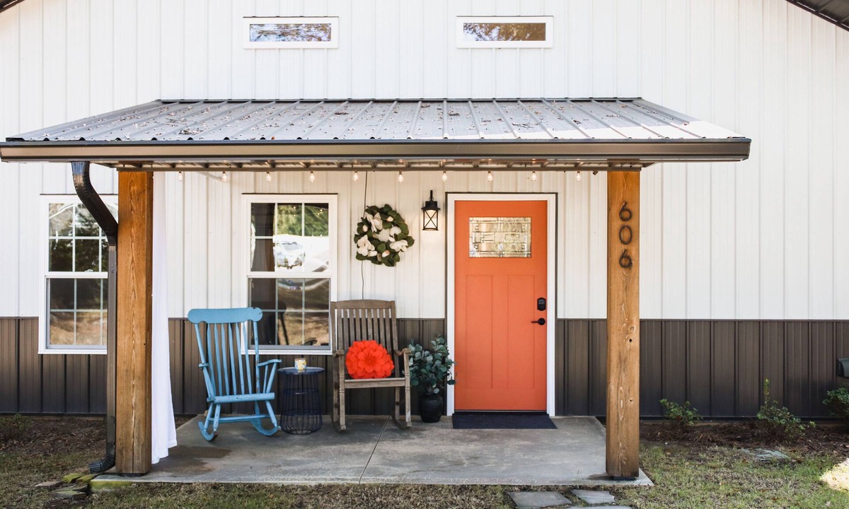 Honea Path House | A fun & happy guesthouse with a loft! Located 15 min. from Erskine College.