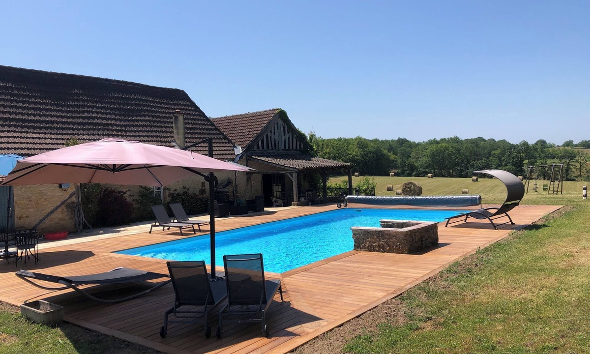 Sainte-Alvere-Saint-Laurent-les-Batons House | A haven of peace with a large swimming pool, sauna and jacuzzi.