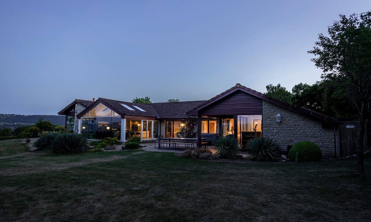 Compton Martin Cottage | A large group retreat that sleeps 16 guests in 4 bedrooms