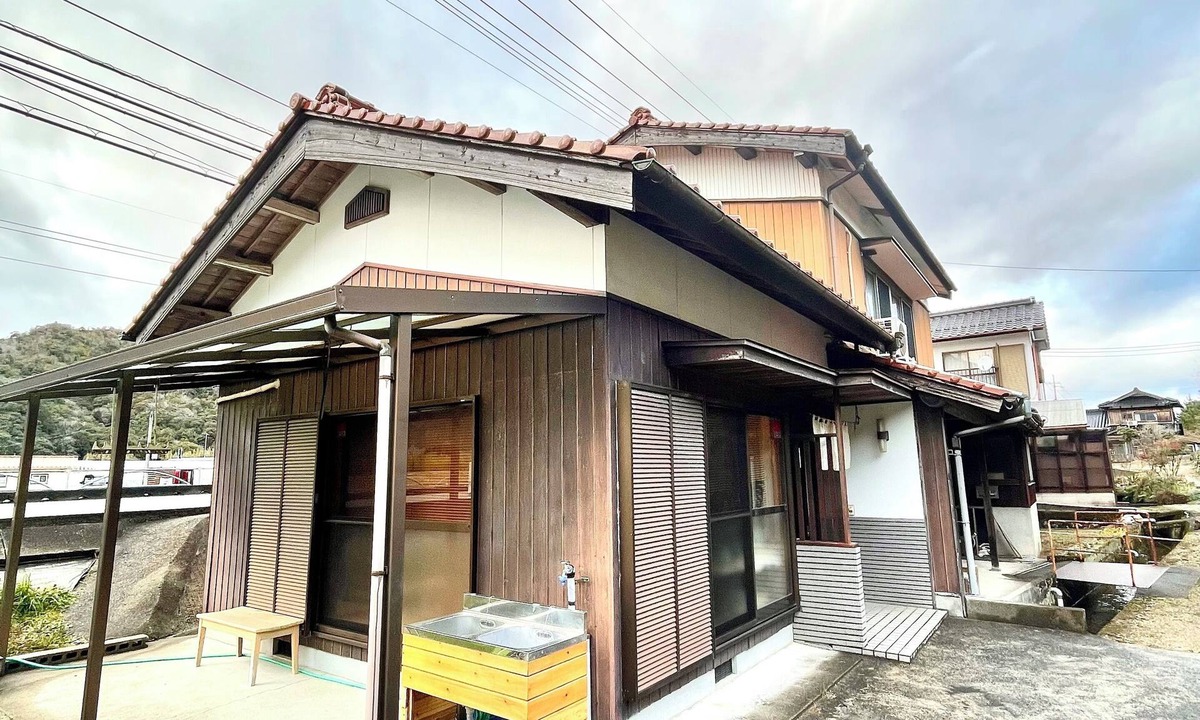 Yamaguchi House | A large kitchen and room for children to play, this house is recommended for families.