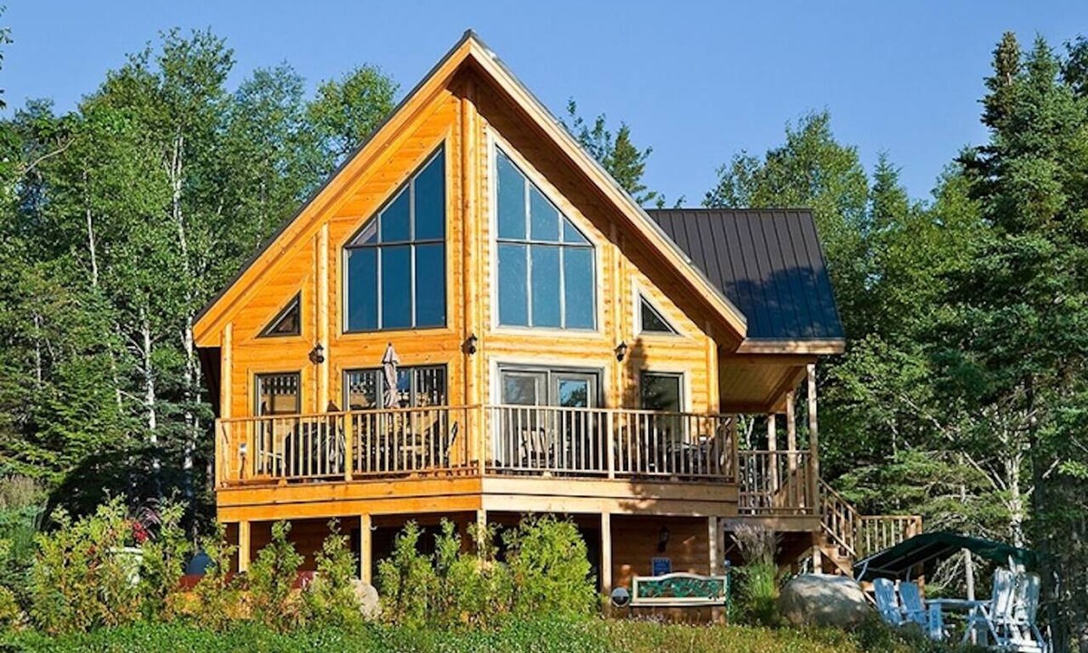 Saint-Joseph-de-la-Rive House | A log cabin perfect for relaxing