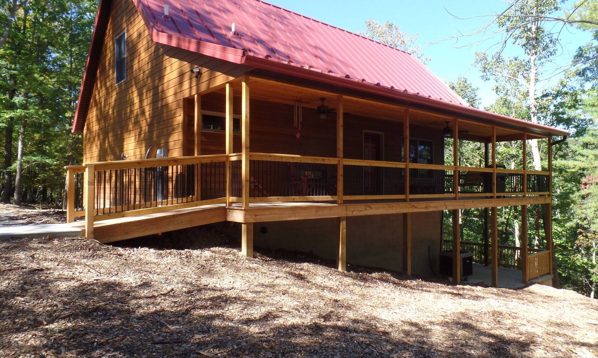 Berkeley Springs Cabin | A luxurious cabin quietly tucked away in the woods, dog-friendly, Fiber WiFi