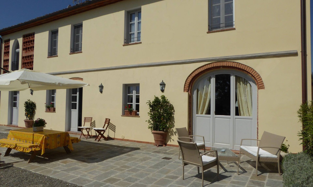 Altopascio House | A LUXURIOUS TUSCAN STYLE VILLA WITH A WONDERFUL PRIVATE SWIMMINGPOOL