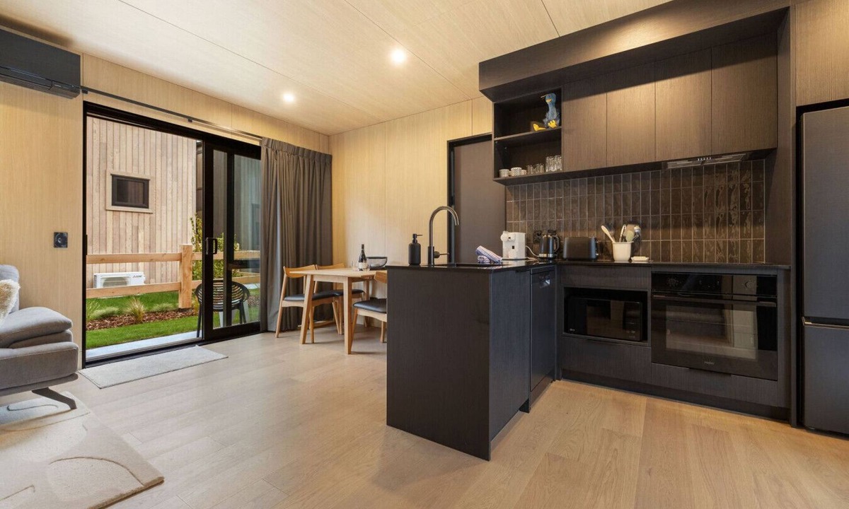 Frankton Villa | A modern 2-bedroom retreat in the popular Five Mile Villas.