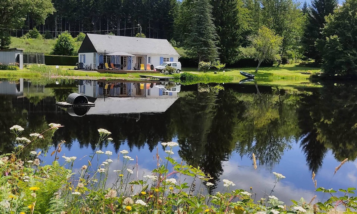 Chapelle-Spinasse House | A Paradise Lost and its private fishing lake
