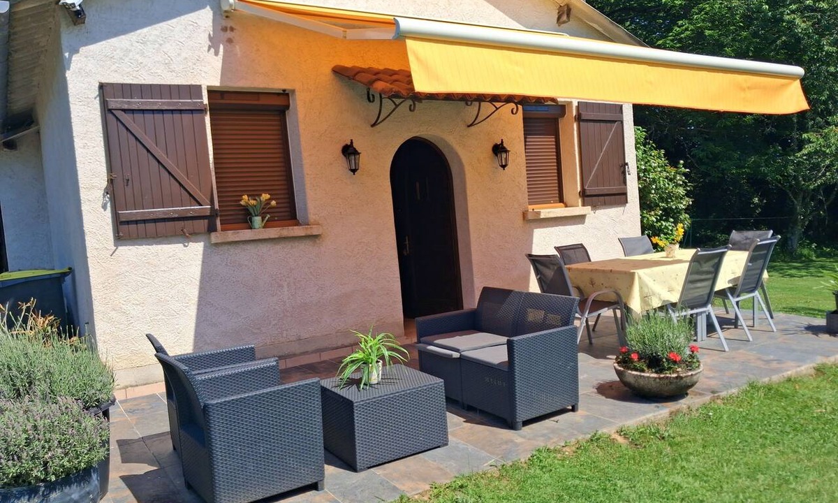 Saint-Pardoux-l'Ortigier House | A peaceful vacation home in Corrèze