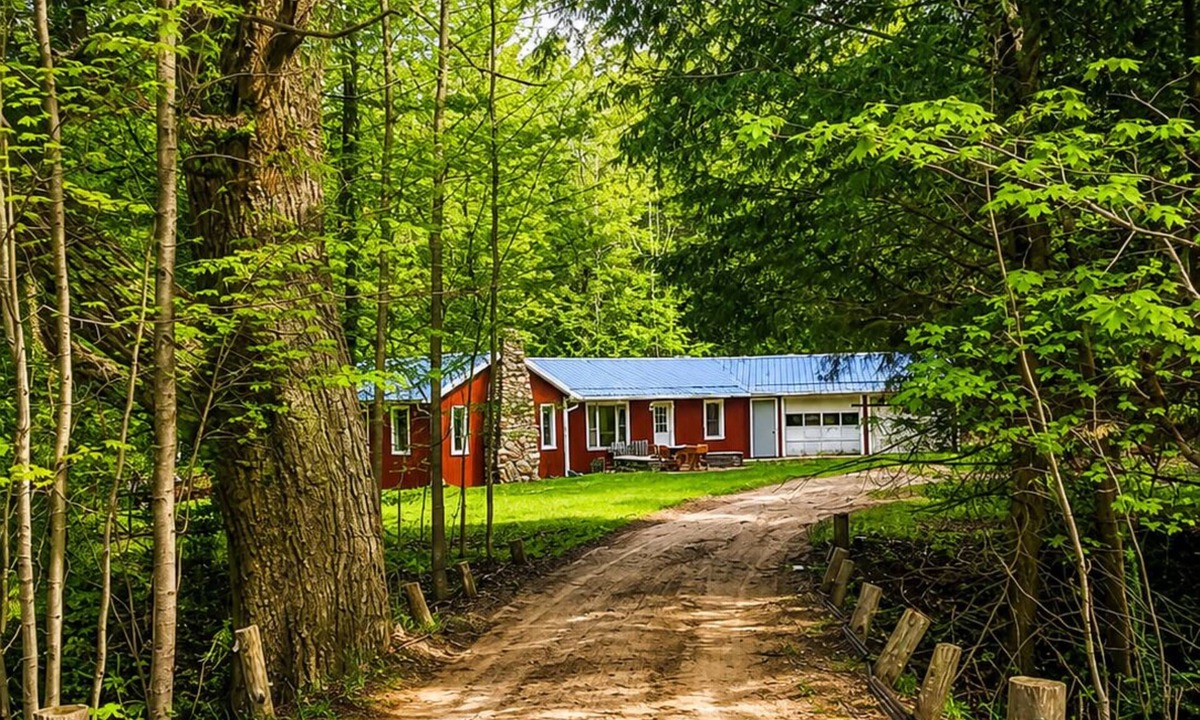 Reed City Cabin | A Peaceful Escape for Outdoor Enthusiasts