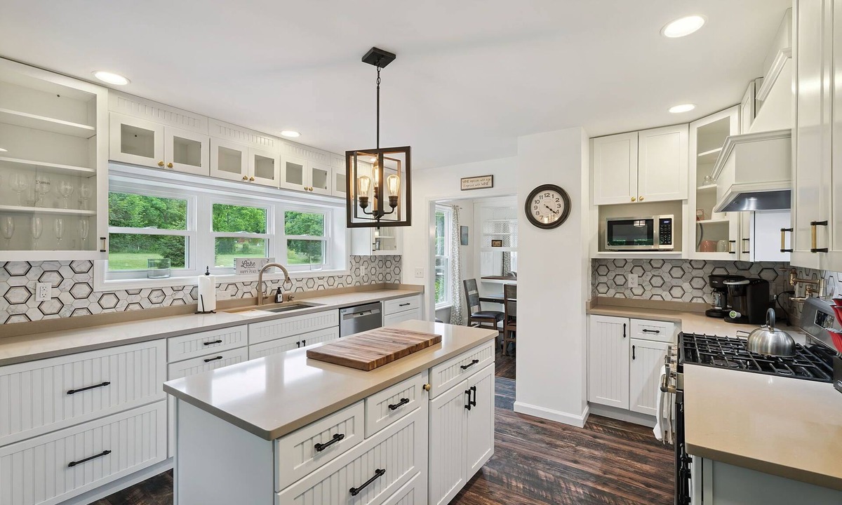 Hector House | A peaceful retreat just off the Seneca Lake Wine Trail—close to 20+ wineries and Smith Park’s lakeside fun.