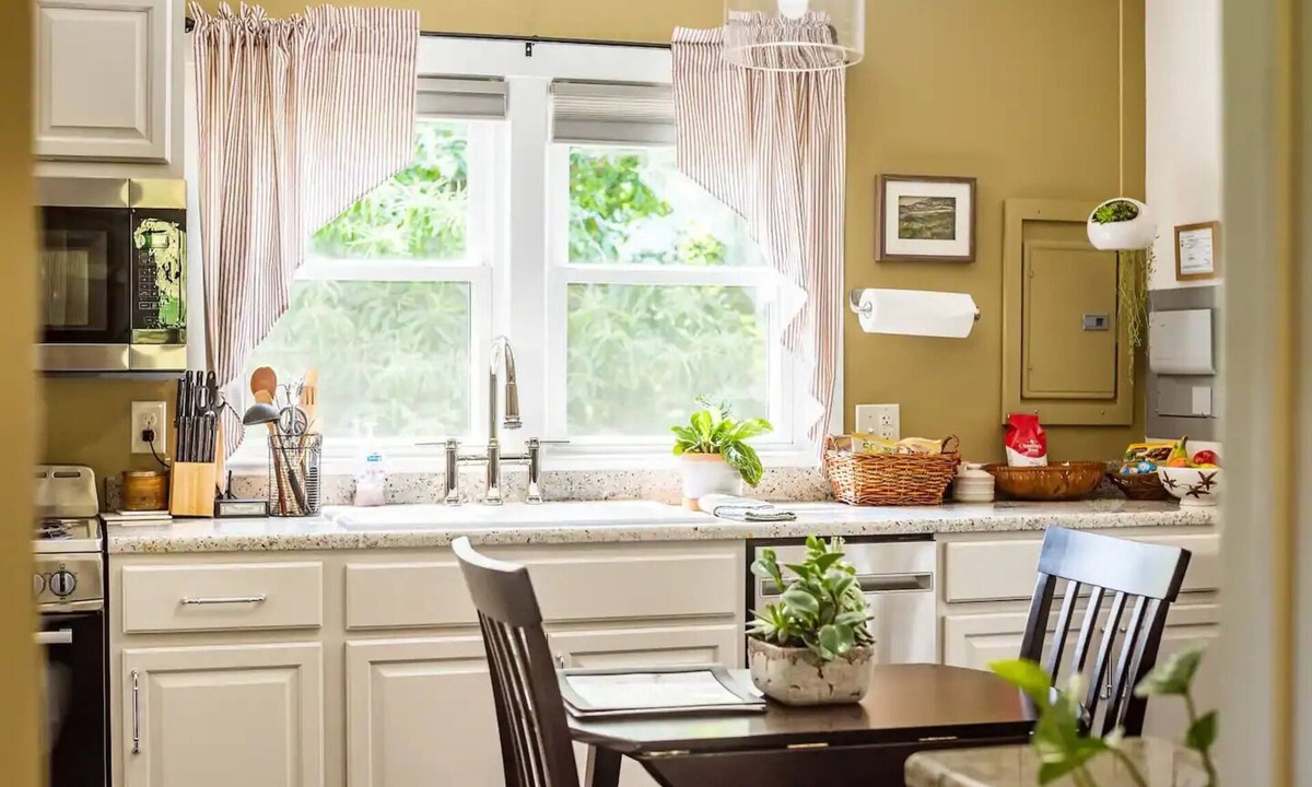 Abingdon Cottage | A perfect romantic getaway!