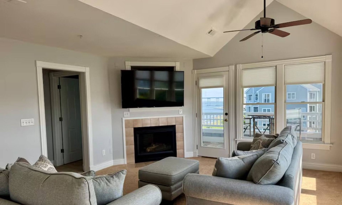 Manteo Condo | A Pirates Life - Fishing, Boat Slip, Pool, Gym!
