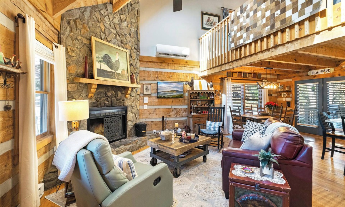 Seven Devils Cabin | A Portofino Cabin: Mountain Log Cabin, Hot Tub, Pet Friendly, Wood Fireplace