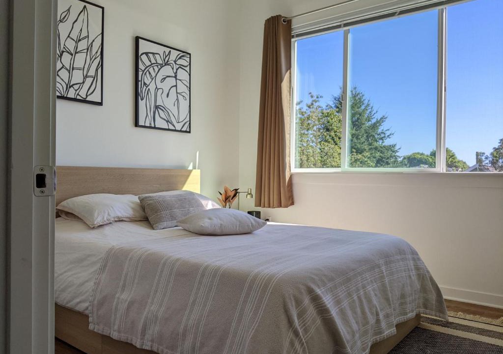 Wallingford Apartment | A premier smart condo with parking