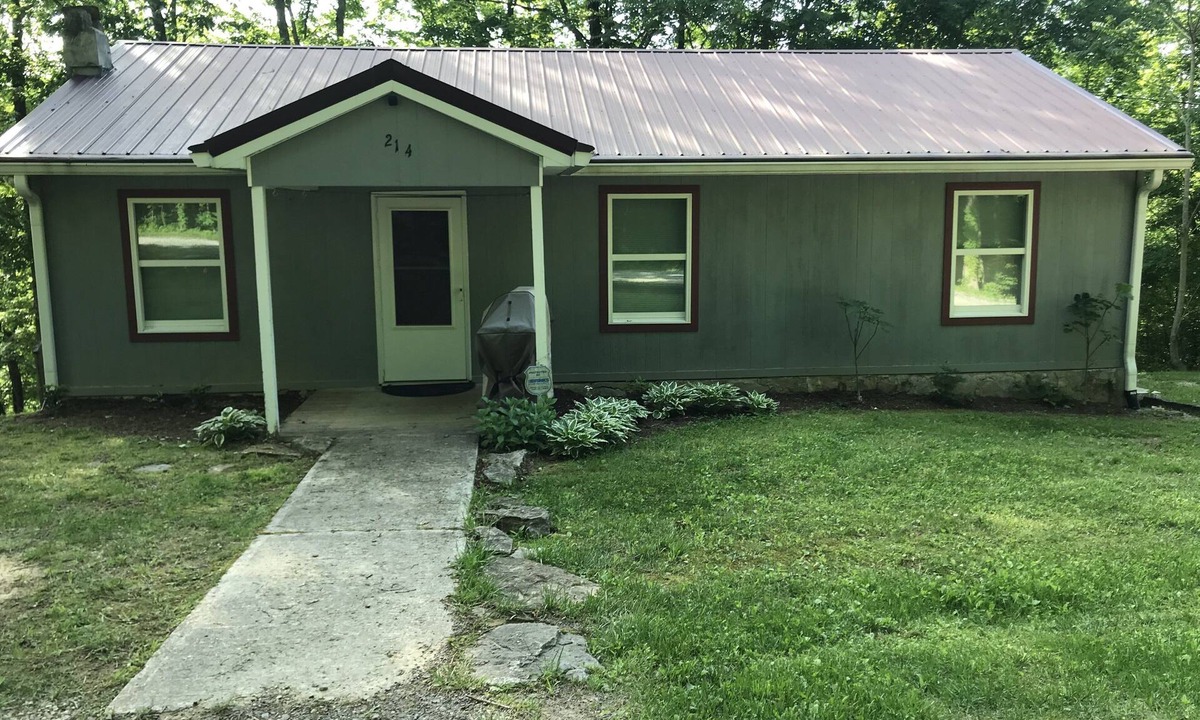 Celina House | A private getaway in the hills of Dale Hollow Lake.