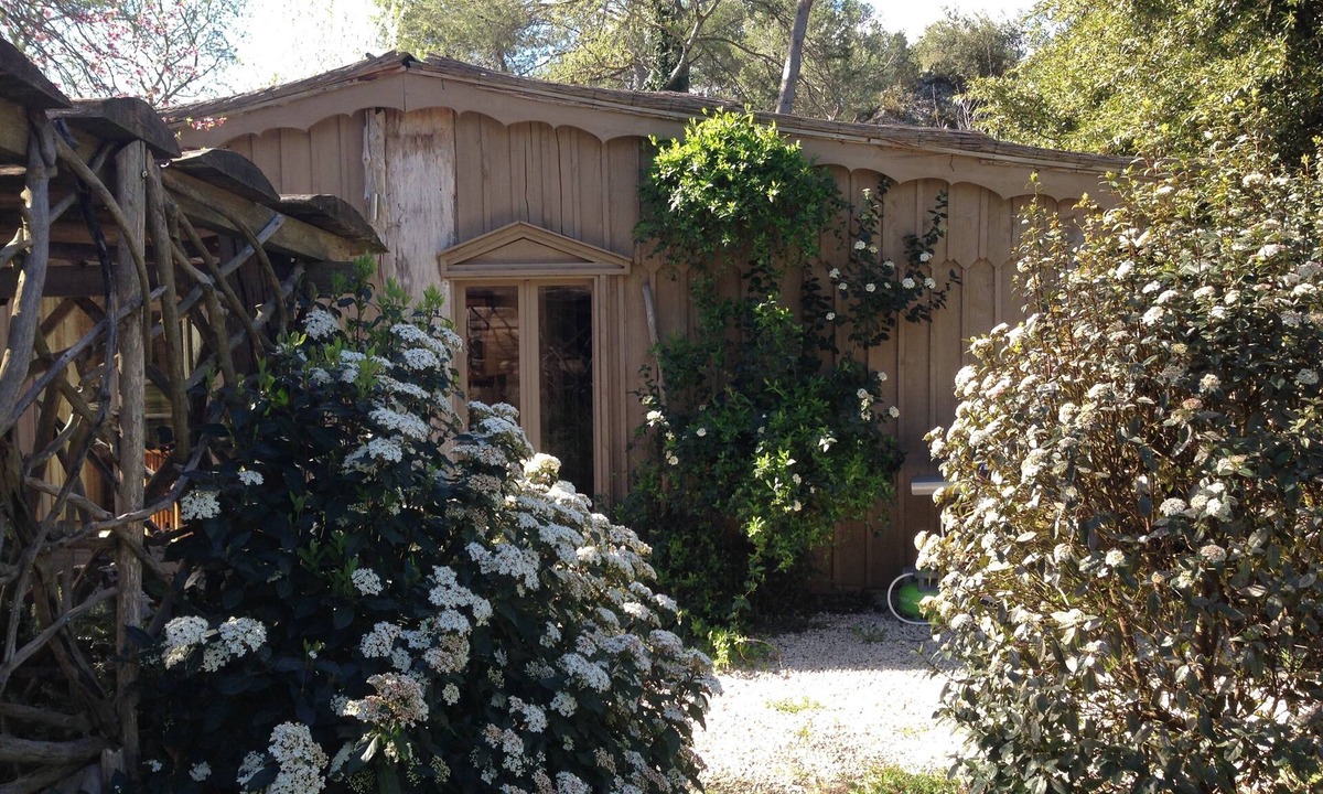 Saint-Etienne-du-Gres Cabin | A quiet natural setting, a comfortable 60M2 apartment with swimming pool & bbq.