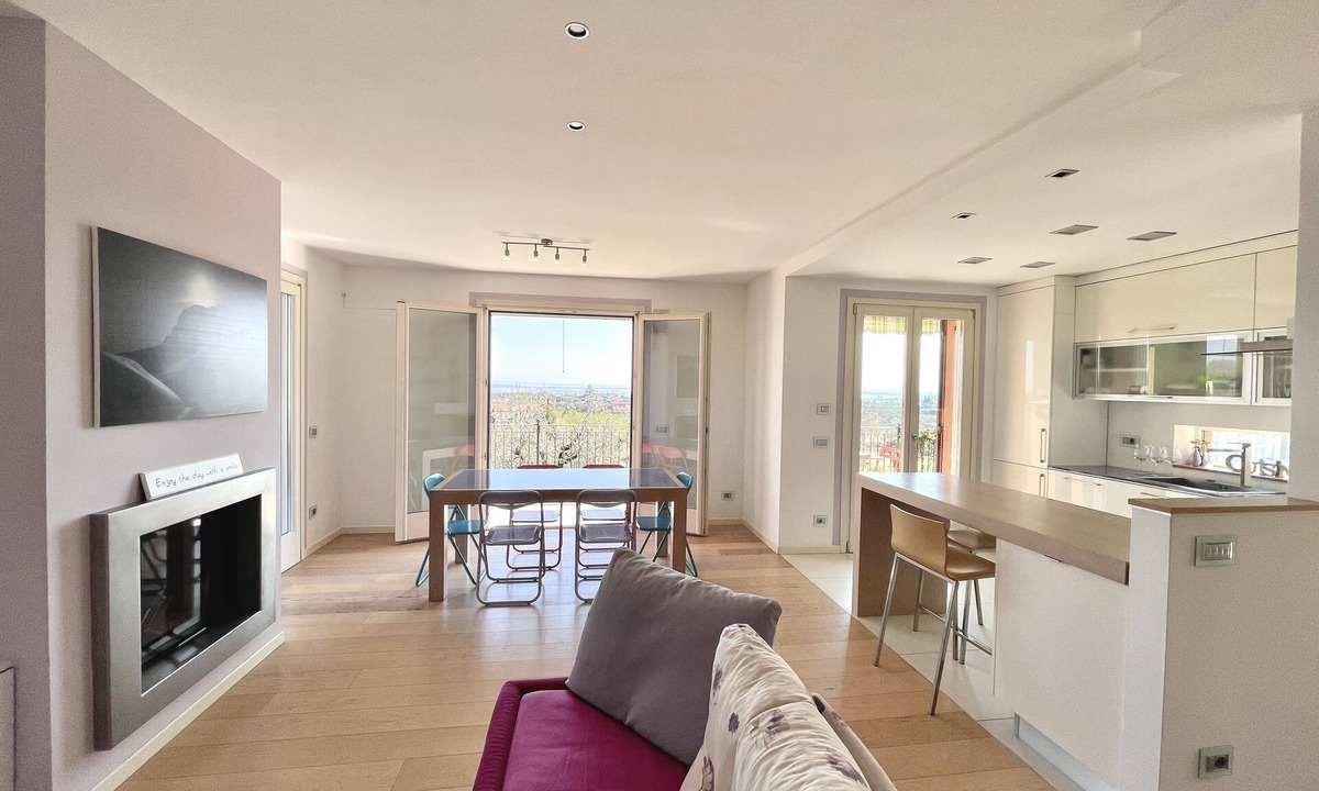 Monte Apartment | A quiet terrace with a breathtaking view of Lake Garda