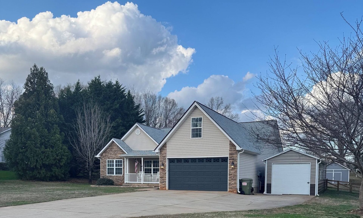 Tigerville House | A relaxing three-bedroom house in Blue Ridge.