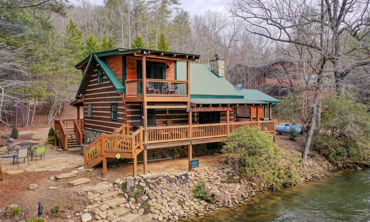 Dial Cabin | A River Runs Through It - River front | Hot Tub | Pool Table | Fire pit