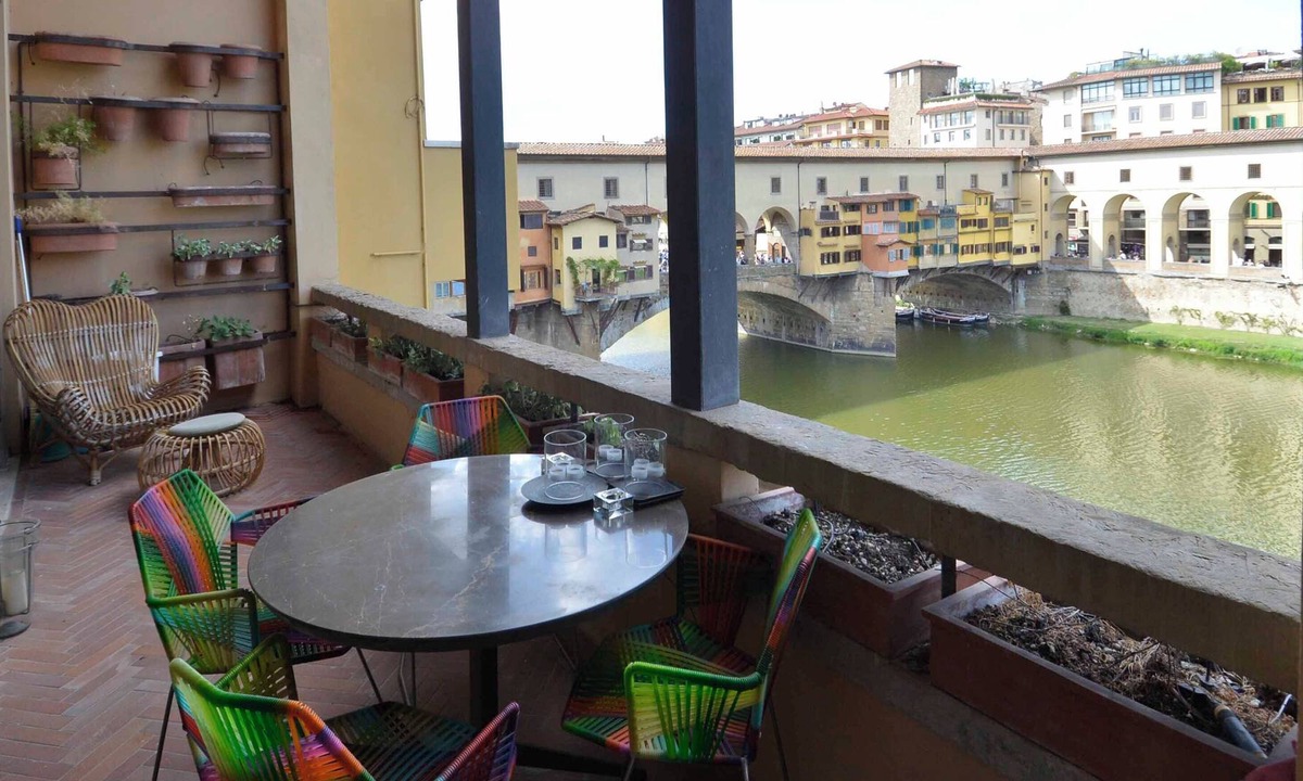 San Niccolo Condo | A riverside terrace, overlooking the magnificent Ponte Vecchio bridge