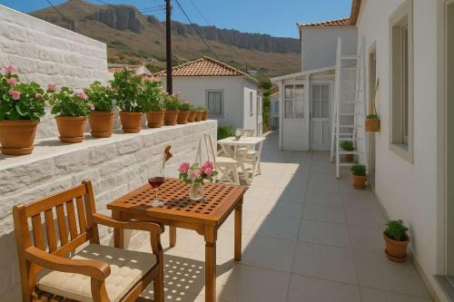 idhra House | A Sea-licious Vacation - Chic & Style in Hydra