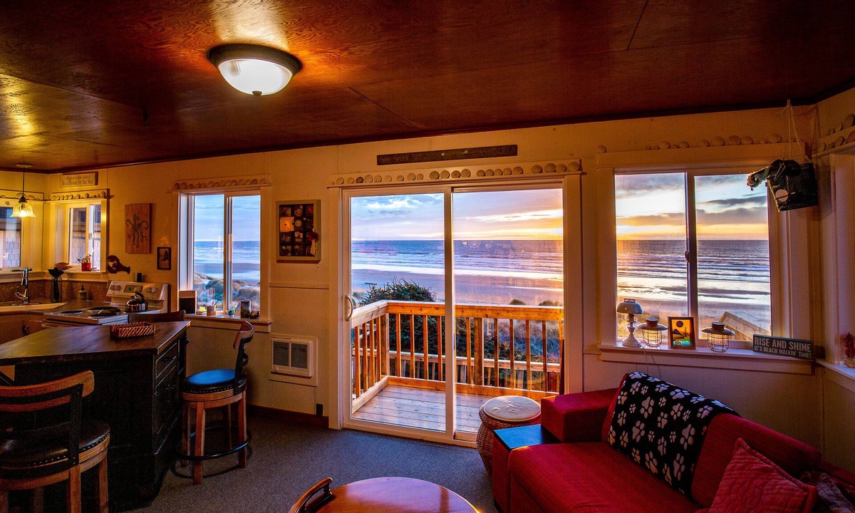 Florence Cottage | A seaside cottage with amazing ocean and beach views to relax and recharge