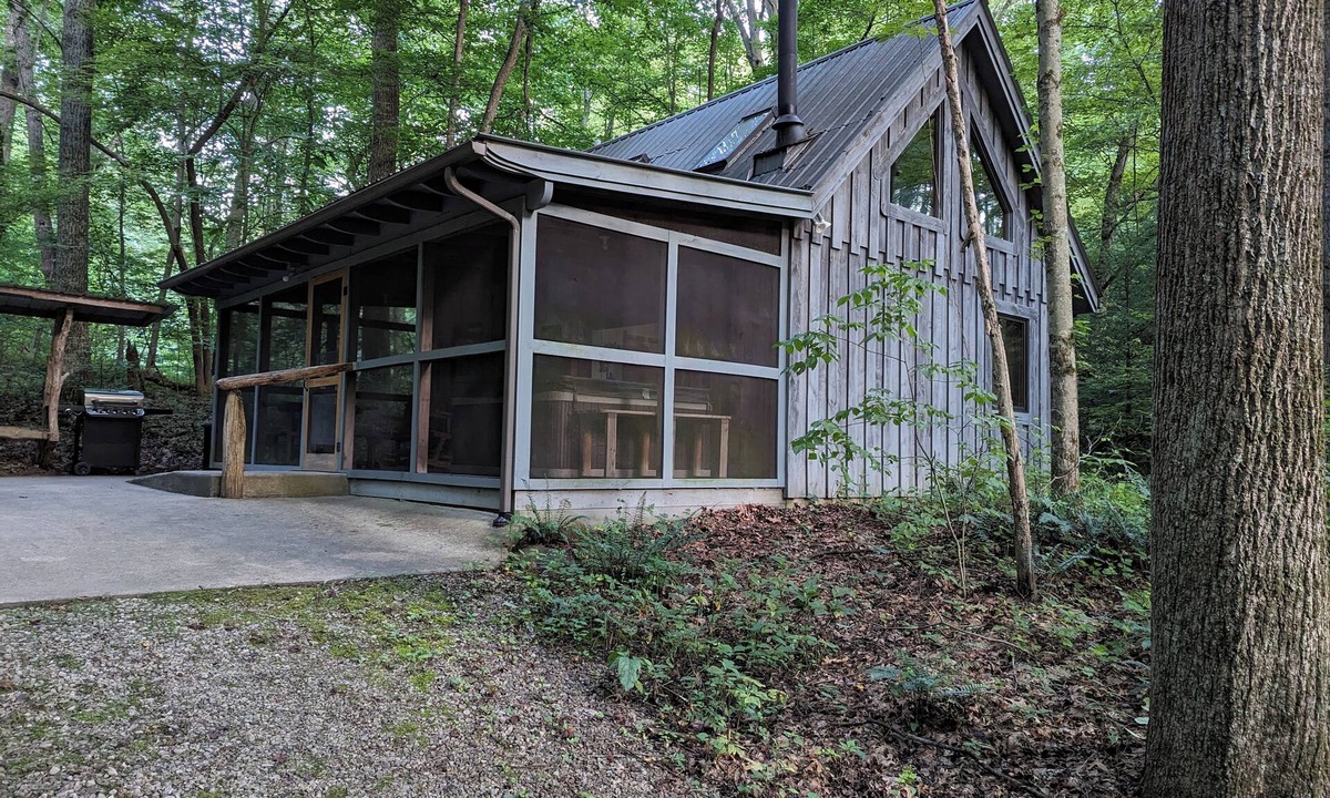 Laurelville Cabin | A secluded couples retreat set in a mature forest in the beautiful Hocking Hills