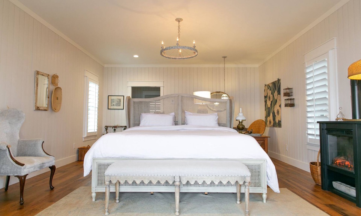 Rome Cottage | A secluded haven on 5,000 acres in NW Georgia, just 45 minutes from Atlanta and Chattanooga, and a quick 10-minute drive to downtown Rome. Explore private trails along the Etowah river, bask in wildlife, and gaze at mesmerizing stars. Your perfect es