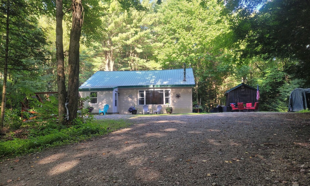 Arcade Cabin | A short walk to a private beach for swimming boating or fishing