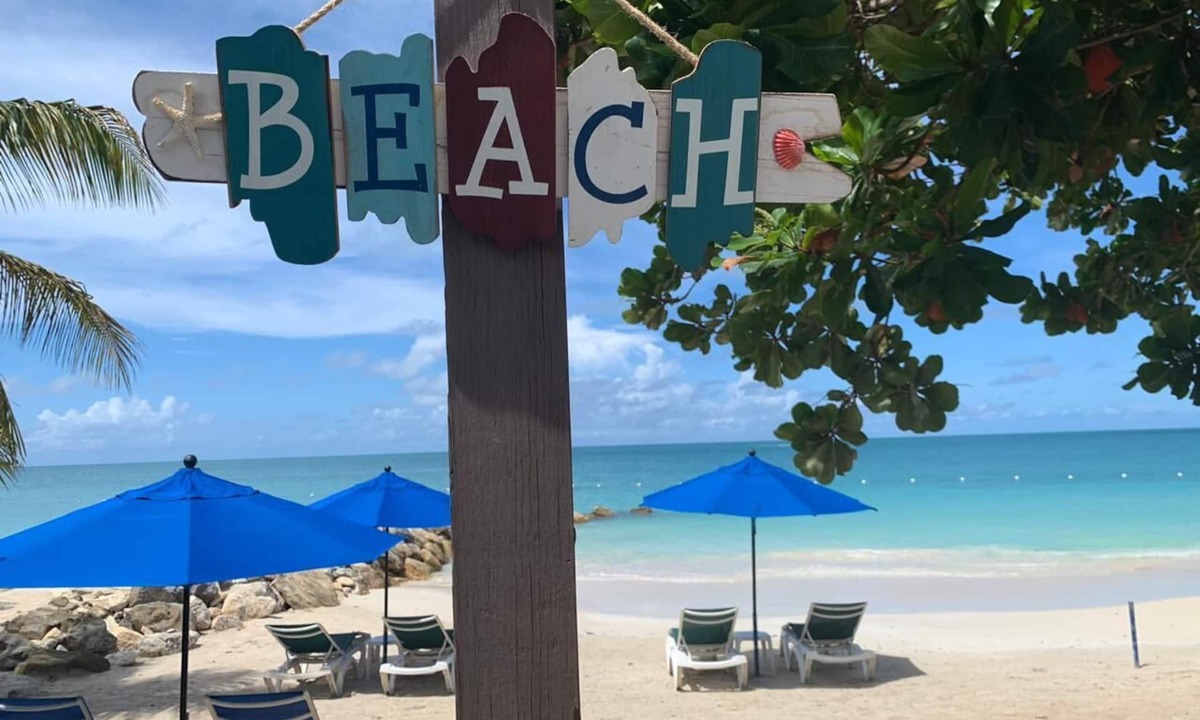 Dickenson Bay Apartment | A small and intimate Apart - Hotel right on the beach