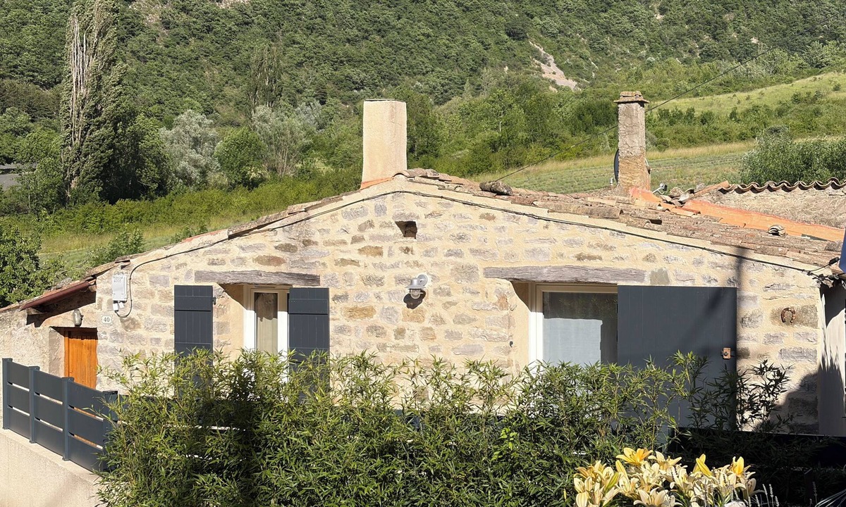 Chaudebonne House | A small cottage with a sunny terrace, perfect for hikers and cyclists