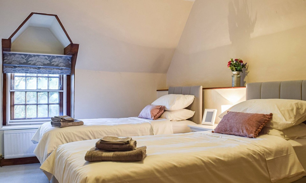 Thorpe Cottage | A spacious country retreat surrounded by open fields and miles of footpaths from the doorstep.